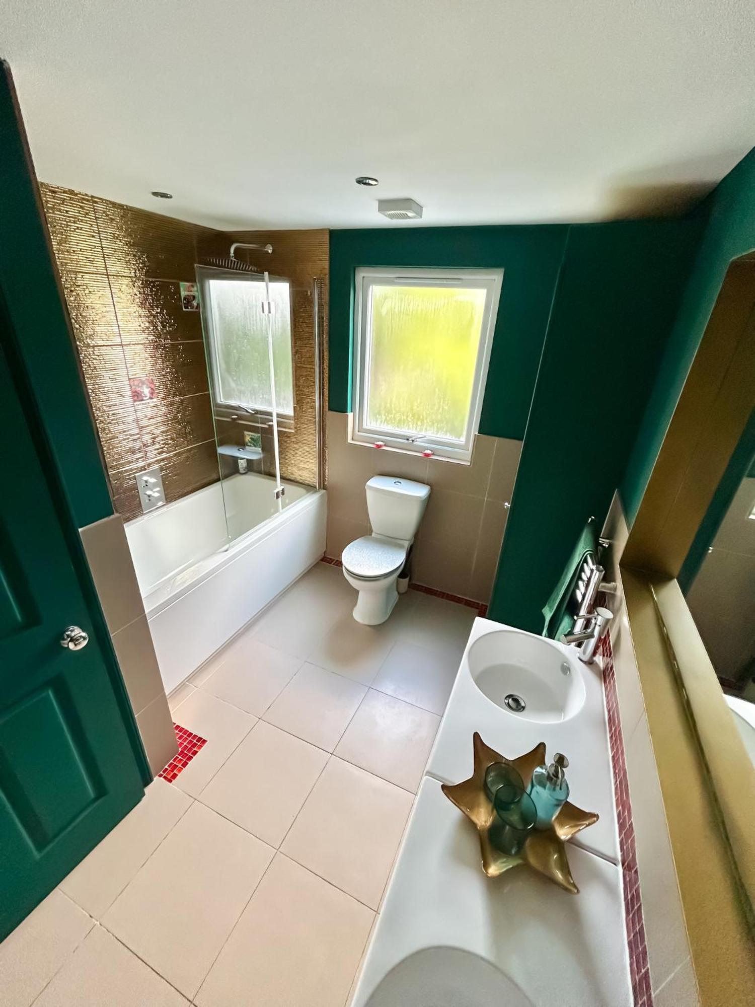The Crown Loft Ensuite Luxury Accomodation คิงส์ตันอะพอนเทมส์ ภายนอก รูปภาพ