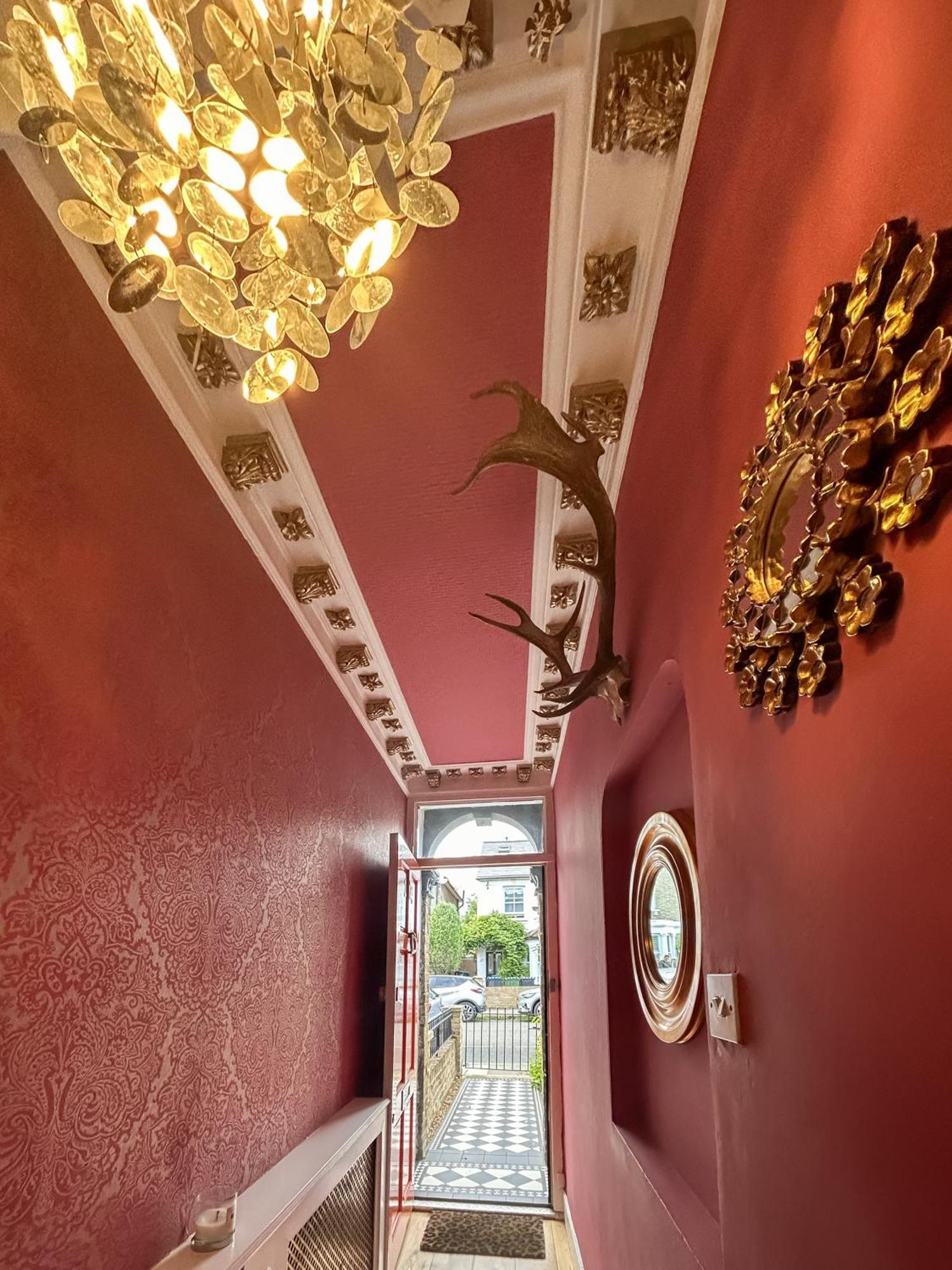 The Crown Loft Ensuite Luxury Accomodation คิงส์ตันอะพอนเทมส์ ภายนอก รูปภาพ